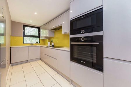 3 bedroom flat to rent - Photo 5