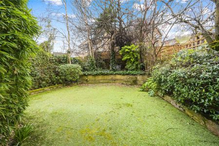 SHORT LET - An opportunity to rent this beautifully and artistically designed and expansive home, in Primrose Hill Village. - Photo 4