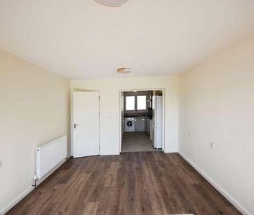Nero Court, Brentford Dock, TW8 - Photo 2