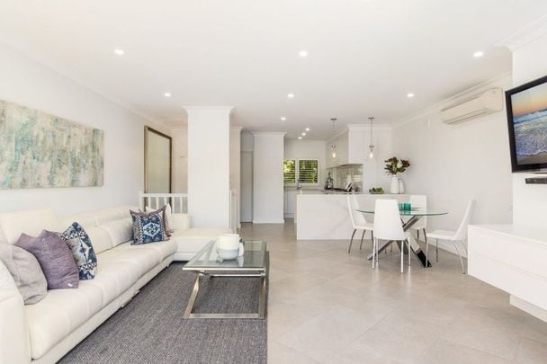 Pet Friendly Stunning, Modern Apartment With Garden Courtyards - Photo 1