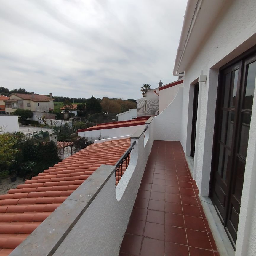 MORADIA T3 TOTALMENTE RENOVADA PARA ARRENDAMENTO - BICESSE/ESTORIL - Photo 1