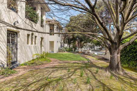 3/3 Clovelly Court, Hawthorn VIC 3122 - Apartment For Rent | Domain - Photo 2