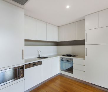 Spacious One Bed with Bedroom Sized Study and Parking! - Photo 4