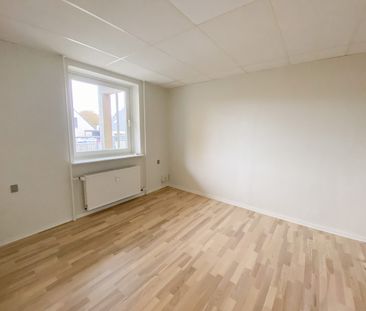 Rummelig 2-værelses lejlighed i Nørresundby - Photo 3