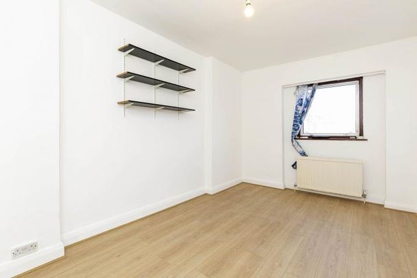 2 Bedroom, 1 bath, 1 reception Flat - Photo 1