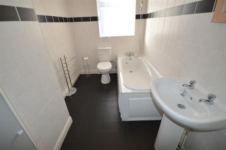 2 bedroom terraced house to rent - Photo 4