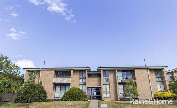 Well Maintained 1 Bedroom Apartment - Photo 1