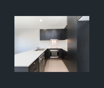 Top Quality Townhouse Available - $500 Per Week Increasing to $625 ... - Photo 4