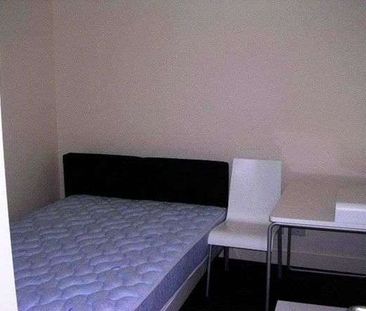 Furnished 2-Bedroom Apartment in Prime Melbourne CBD Location - Photo 3