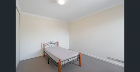 Large Easy Care Home - Photo 5