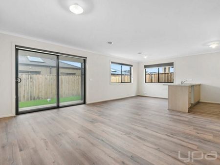 24 Dickens Street, STRATHTULLOH - Photo 4