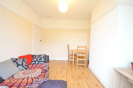 6 bedroom semi-detached house to rent - Photo 2