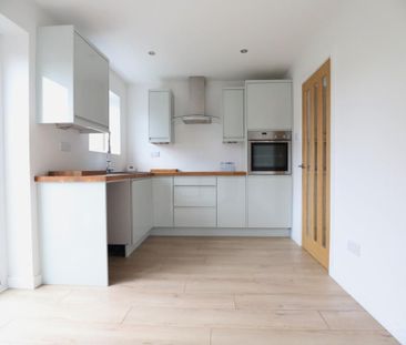 2 bedroom semi-detached house to rent - Photo 6