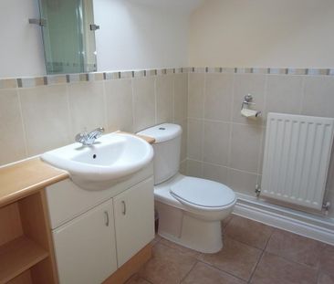 3 bedroom end of terrace house to rent - Photo 4