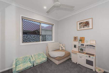 Spacious & Stylish Modern Four Bedroom Family Home - Photo 5