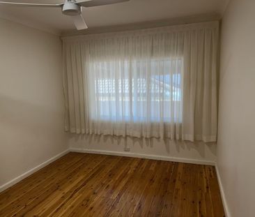 SPACIOUS FAMILY HOME !!! - Photo 2