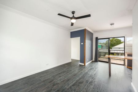 Cozy Self-Contained Unit - Photo 2