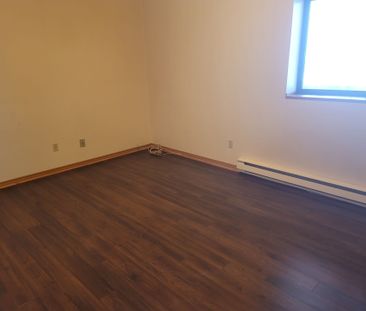 For Lease - 7116 MCLEOD Road Unit# 101, Niagara Falls, Ontario - Photo 5