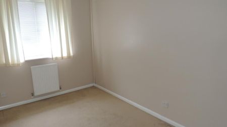 3 bedroom end of terrace house to rent - Photo 4