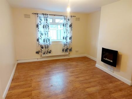 3 bedroom Semi-detached house to rent - Photo 3