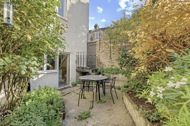 Price £2,500 pcm - Available Now - Unfurnished - Photo 1