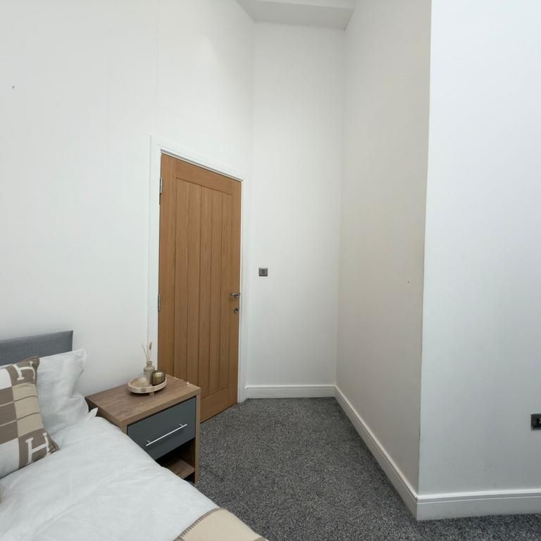 1 bedroom in a flat share to rent - Photo 1