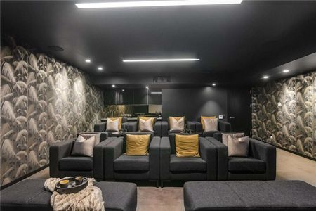 A sensational, recently completed contemporary house. - Photo 2