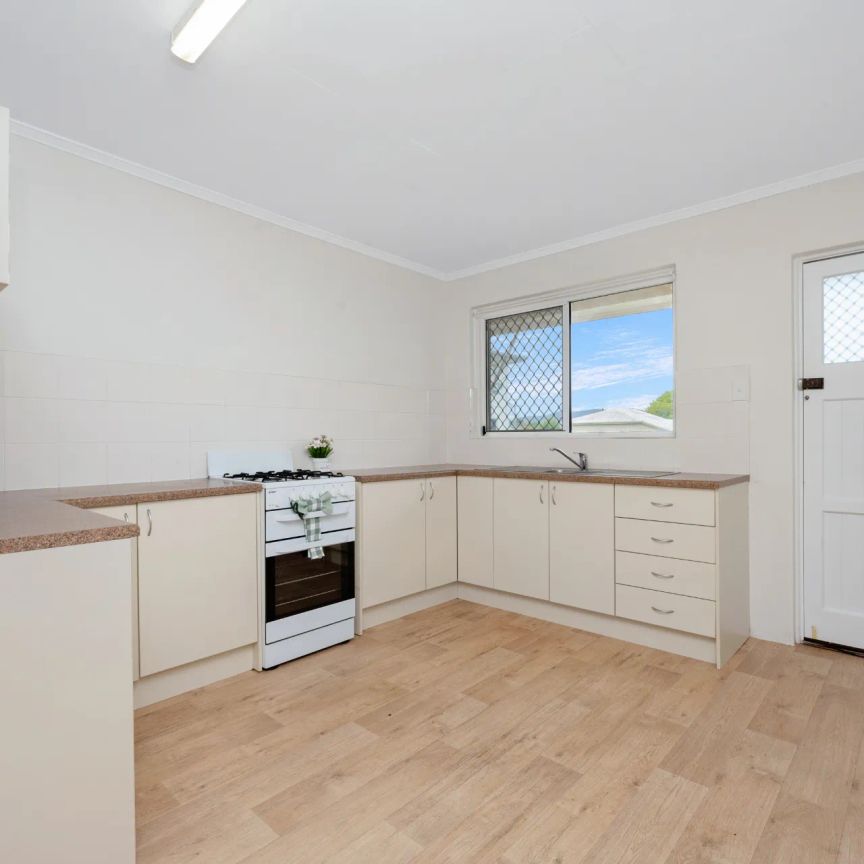 Convenient living close to shops & transport - Photo 1