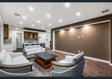 Modern Family Home with Premium Features - 4 Bed | 2 Bath | 2 Car - Photo 3
