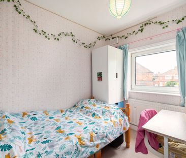 4 bedroom semi-detached house to rent - Photo 6