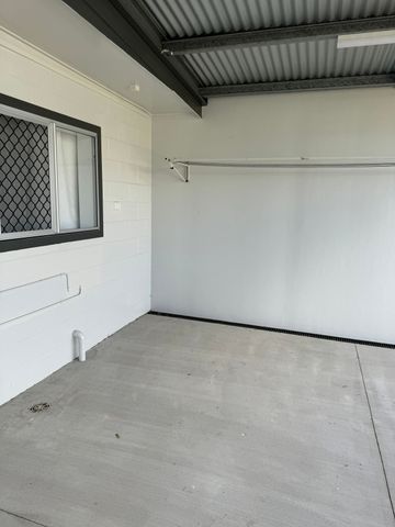3 Bedroom Low Maintenance Unit - Photo 4