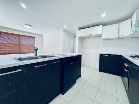 HOME FOR CHRISTMAS - Photo 2