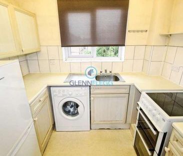 Bruce Close Cippenham, SL1 - Photo 4