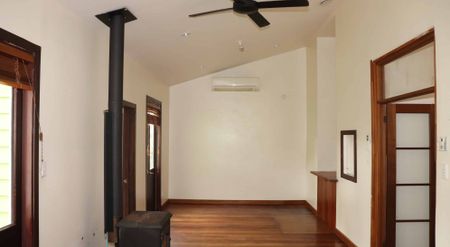 Cosy 5-Bedroom Home with lots of Character - Surrounded by Fruit Trees - Photo 5