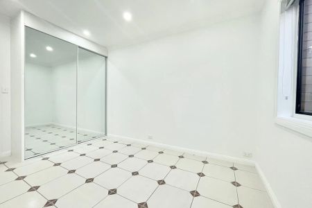 Stylish Low-Maintenance Home with Spacious Terrace - Photo 4