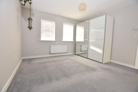 4 bedroom House To Let - Photo 5