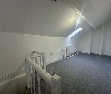 Cross Lane, Huddersfield - Photo 1