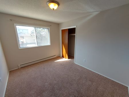 Beautiful Second Floor Unit! - Photo 2