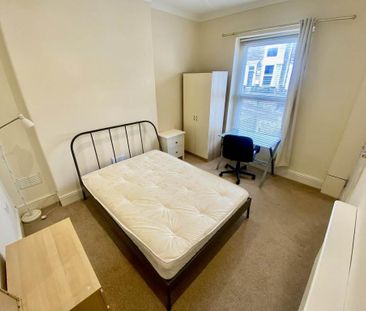 3 bedroom flat to rent - Photo 1