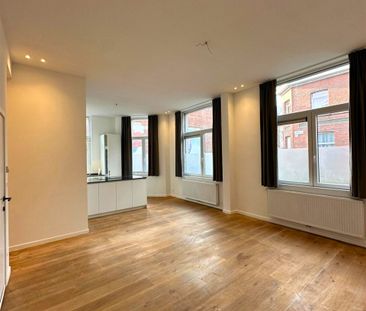 Volledig gerenoveerd gelijkvloers appartement met 2 slaapkamers te ... - Foto 6