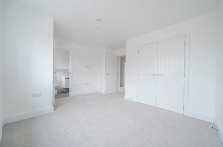 3 bedroom semi-detached house to rent - Photo 5