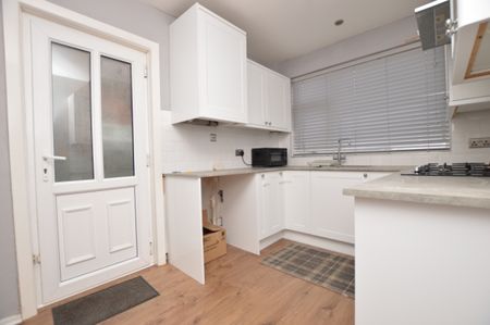 2 Bedroom Terraced House - Photo 2