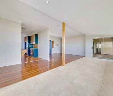 A Classic on Auckland Hill - Photo 1