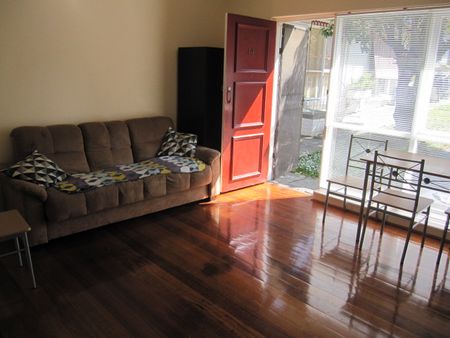 Charming One-Bedroom Villa - Photo 3