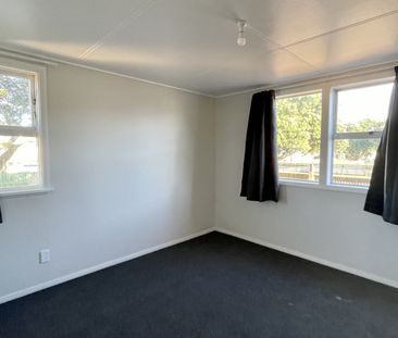 Castlecliff - 3 Bedrooms - Photo 3