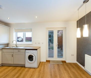 2 bedroom semi-detached house to rent - Photo 5