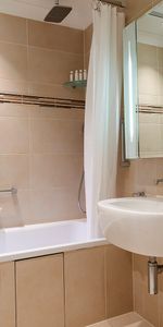 A one-bedroom apartment located in a prestigious building in Bank, EC4M - Photo 4