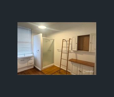 2 BEDROOM HOME - CLOSE TO TOWN - Photo 3