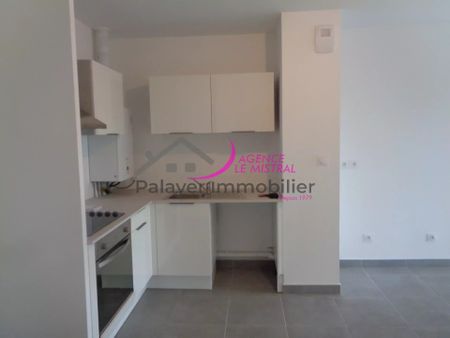 Location Appartement 3 pièces 66m² L ISLE SUR LA SORGUE 84800 - Photo 3