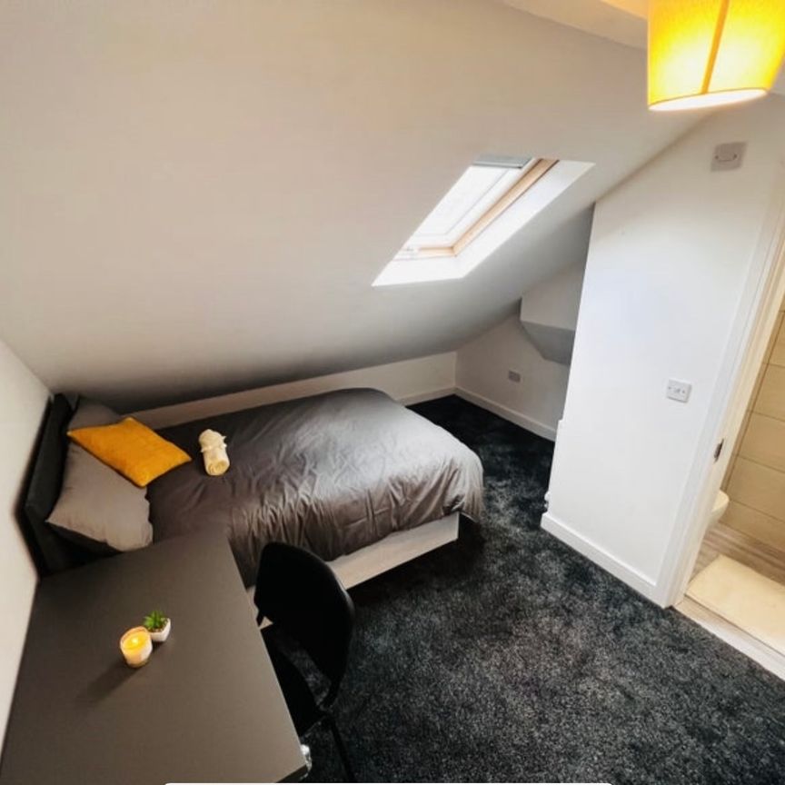 🏠Spacious Double En Suite rooms available NOW🏠 - Photo 1